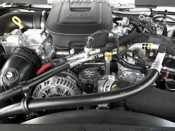 2017 Chevrolet Silverado 3500HD Crew Cab engine