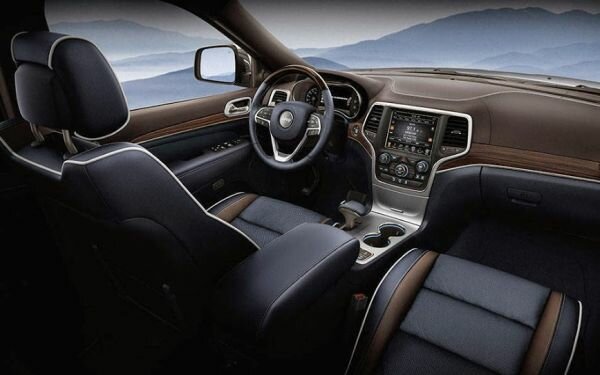 2018 Jeep Grand Cherokee interior