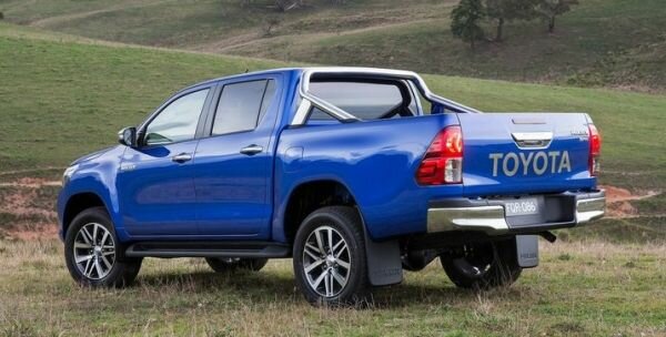 2016 Toyota Hilux exterior