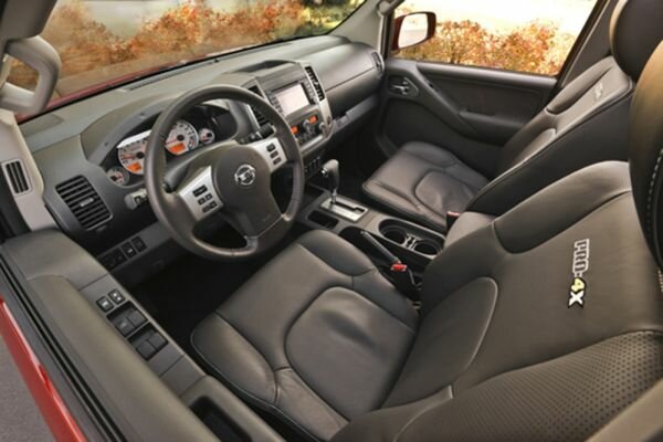 2017 Nissan Frontier interior