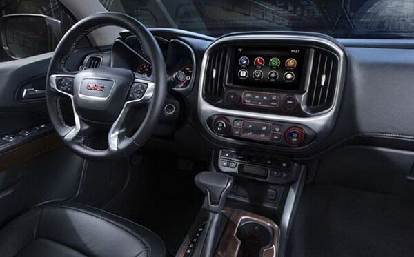 2018 GMC Canyon interior