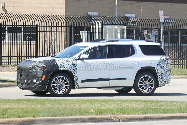 2020 GMC Acadia side