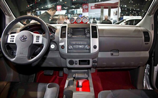 2020 Nissan Frontier interior